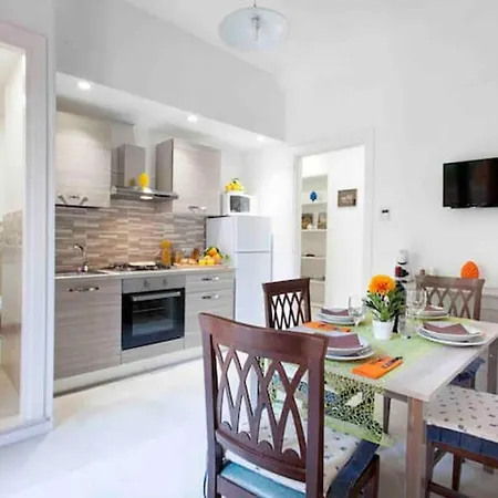 Апартаменти B&b-apartment-sleeps3-parking-balcony-petfriendly Сорренто